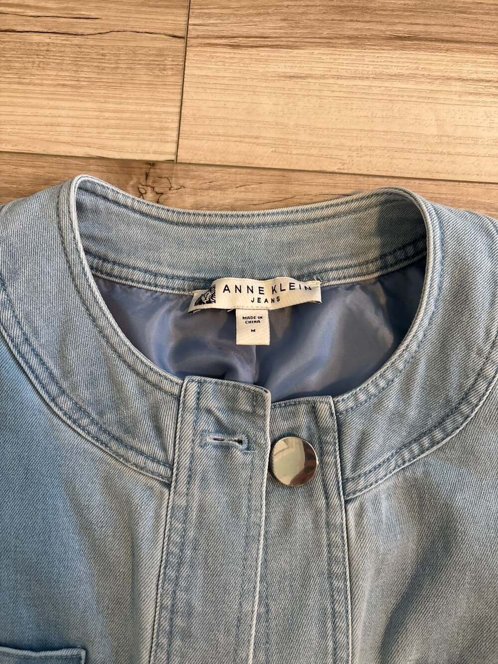 Anne Klein Jeans Collarless Light Wash Denim Jacket, Size M - Picture 3 of 4